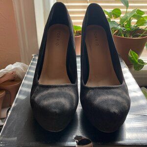 Torrid black platform pumps